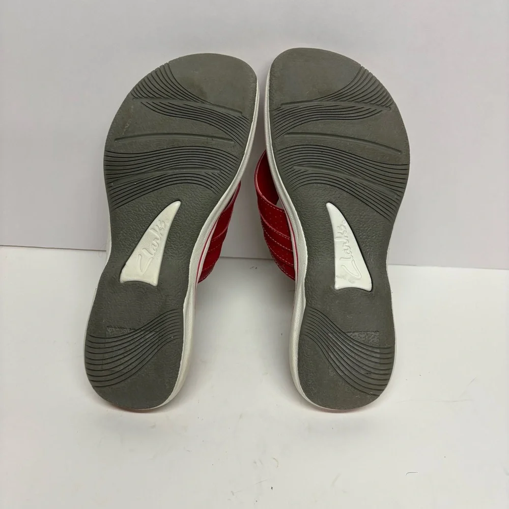 Clark’s Cloudsteppers Red and Gray Flip Flops Sandals Slip Ons Size 7 - Picture 8 of 10
